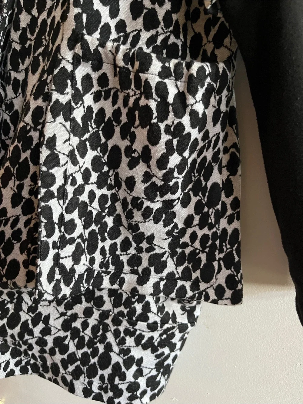Joseph Ribkoff Artsy Abstract Leaf Swing Jacket Tiered Mixed Media Sleeve